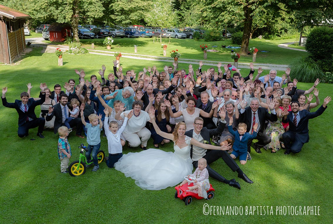 Gruppenfoto einer Hochzeits-Gesellschaft